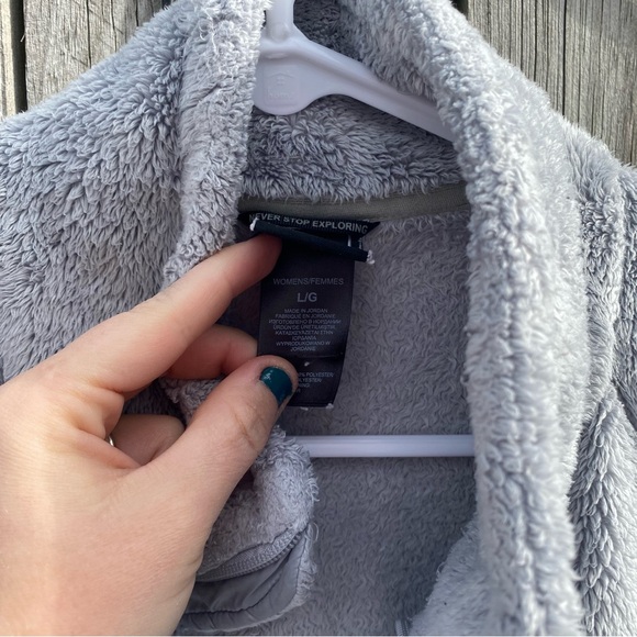 GUC The North Face Women’s L Gray Fur Jacket with Breast Cancer Ribbon (1 flaw) - Picture 11 of 15